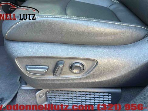 Used 2025 Toyota Sienna Platinum image 12