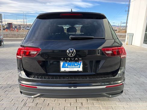 Certified 2022 Volkswagen Tiguan SE image 6