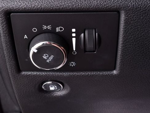 Used 2020 Jeep Grand Cherokee Overland AWD/4WD image 32