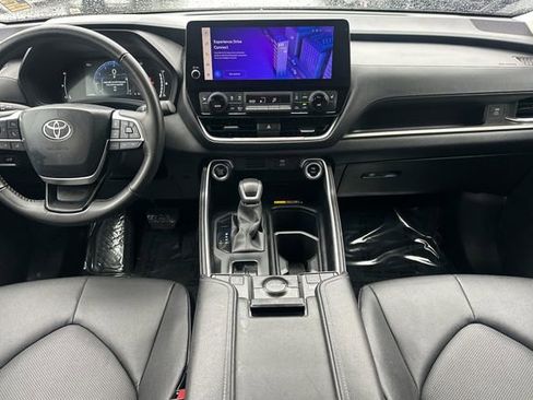 Used 2025 Toyota Grand Highlander AWD image 15