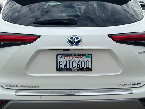 Used 2021 Toyota Highlander Platinum AWD/4WD image 19