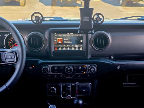 Used 2023 Jeep Gladiator Willys image 40