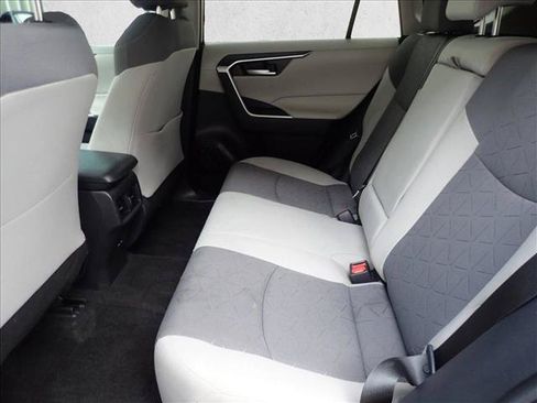 Used 2023 Toyota RAV4 XLE AWD/4WD image 9