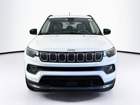 Used 2022 Jeep Compass Latitude w/ Sun and Sound Group FWD image 2
