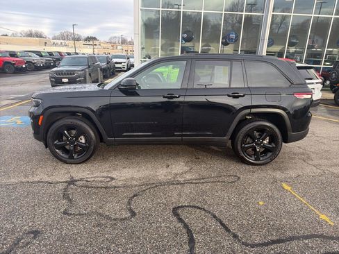 Certified 2025 Jeep Grand Cherokee Altitude image 15