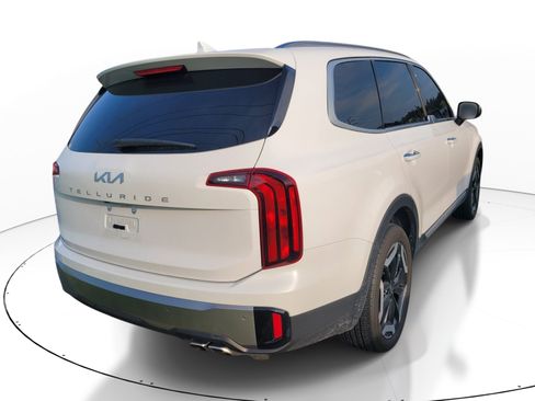 Used 2025 Kia Telluride S FWD image 5