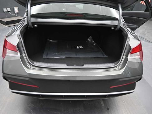 New 2026 Hyundai Elantra SE FWD image 14