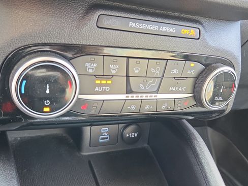 Used 2022 Ford Escape SE w/ SE Sport Appearance Package FWD image 20