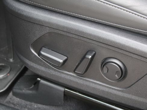 Certified 2025 Kia Sorento S FWD image 22
