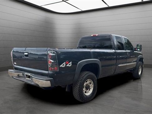 Used 2004 GMC Sierra 2500 SLE w/ Heavy-Duty Power Package image 2