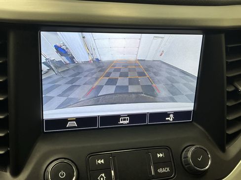 Certified 2023 GMC Acadia SLT w/ Elevation Edition image 6