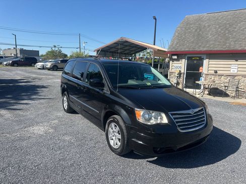 Used 2010 Chrysler Town & Country Touring FWD image 7
