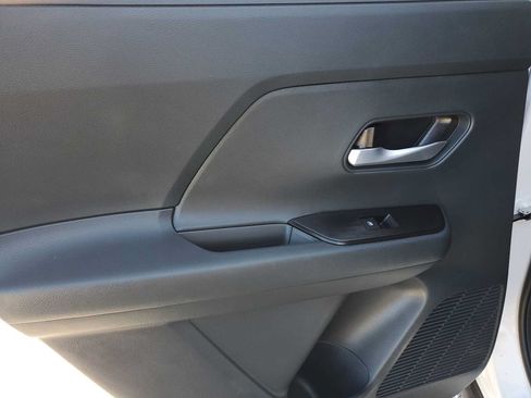 Used 2025 Nissan Kicks SV FWD image 11