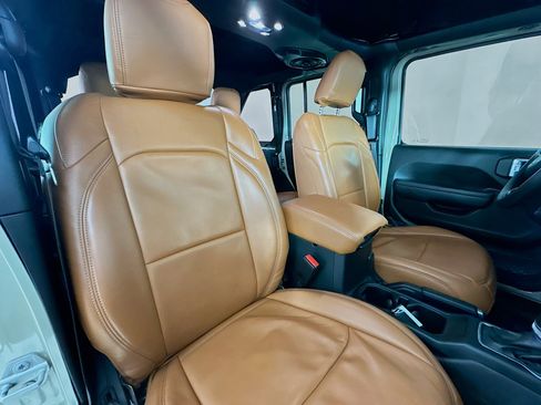Used 2022 Jeep Wrangler Unlimited Sport image 43