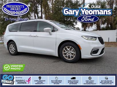 Used 2022 Chrysler Pacifica Touring-L w/ Uconnect Theater Family Group