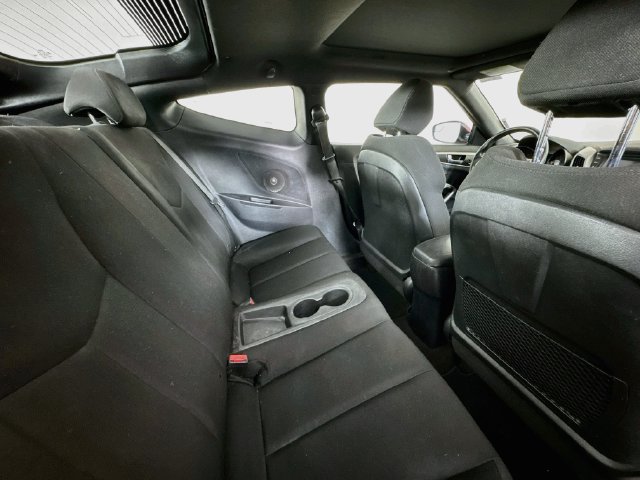 Used 2017 Hyundai Veloster Value Edition FWD image 22