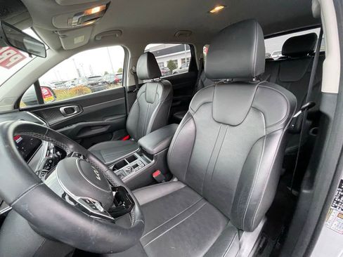 Used 2025 Kia Sorento S image 22