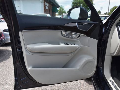 Used 2019 Volvo XC90 T5 Momentum FWD image 27