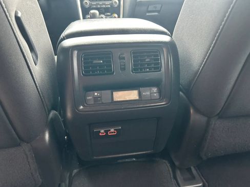 Used 2020 Nissan Pathfinder SV AWD/4WD image 19
