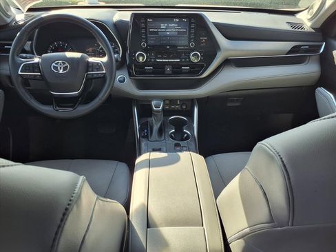 Used 2021 Toyota Highlander Limited image 9