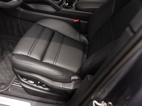 New 2026 Porsche Cayenne Coupe AWD/4WD image 22