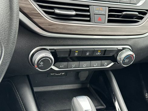 Used 2023 Nissan Altima 2.5 SV image 18