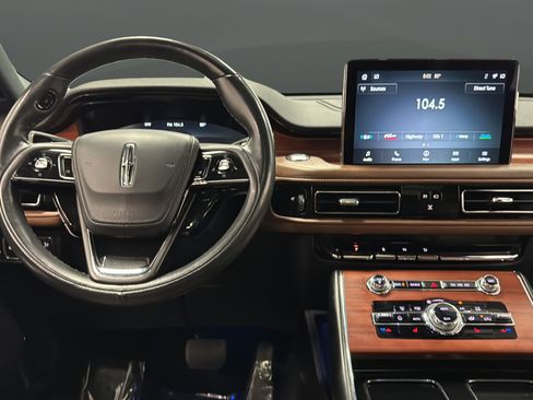 Used 2022 Lincoln Aviator Grand Touring AWD/4WD image 11