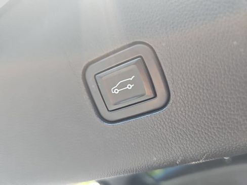 Used 2023 Buick Enclave Essence w/ Experience Buick Package FWD image 16