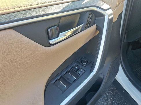 Used 2021 Toyota RAV4 Limited image 12