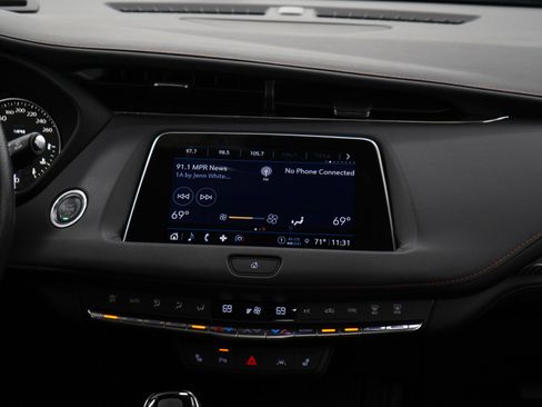 Used 2023 Cadillac XT4 Sport image 14