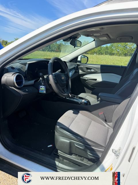 Used 2025 Chevrolet Trax LT FWD image 44