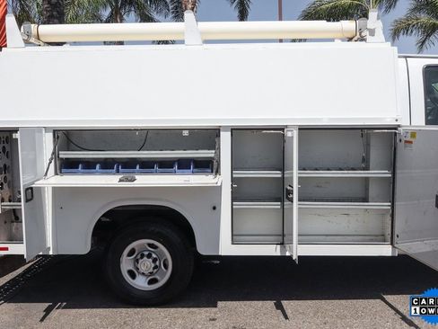 Used 2018 Chevrolet Express 3500 RWD image 12
