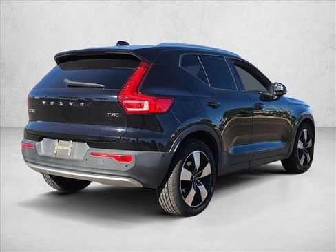 Used 2019 Volvo XC40 T5 Momentum image 5