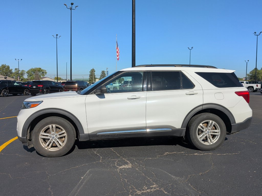 Used 2020 Ford Explorer XLT w/ Equipment Group 202A AWD/4WD image 4