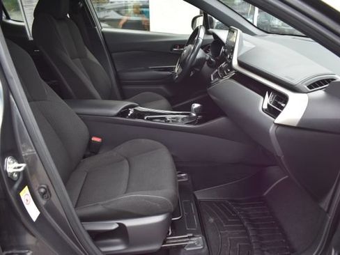 Used 2019 Toyota C-HR XLE FWD image 36