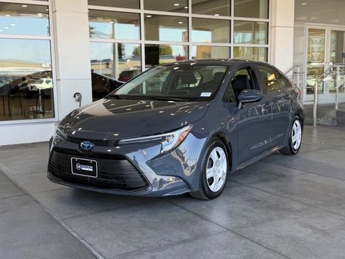 Certified 2025 Toyota Corolla LE FWD image 2
