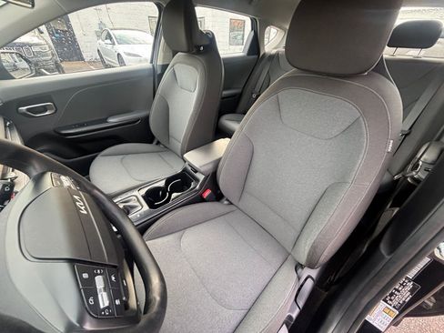 Used 2025 Kia K4 LXS image 37