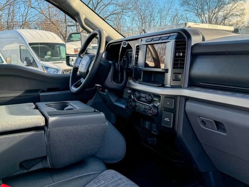 Used 2024 Ford F350 XLT image 13