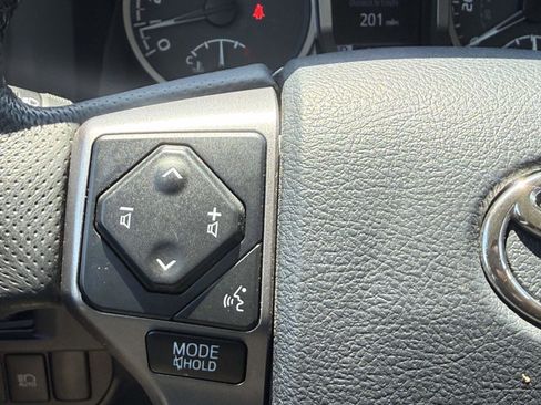 Used 2018 Toyota Tacoma SR5 RWD image 13