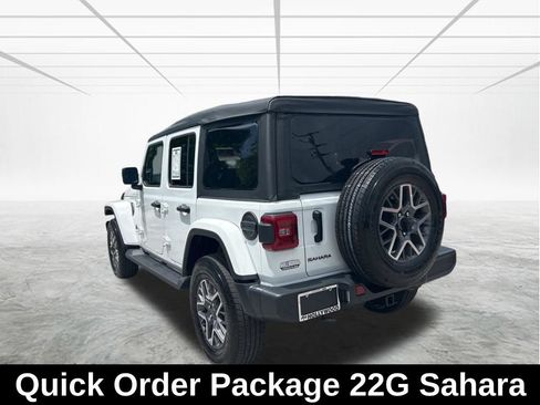 Used 2025 Jeep Wrangler Unlimited Sahara AWD/4WD image 7