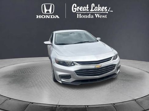 Used 2018 Chevrolet Malibu LT FWD image 3
