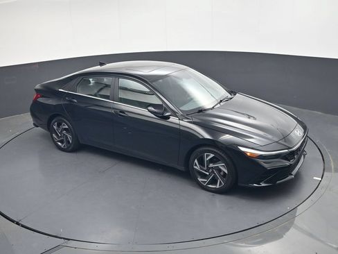 Used 2024 Hyundai Elantra SEL w/ Convenience Package FWD image 22