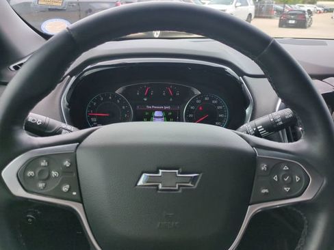Used 2023 Chevrolet Traverse RS FWD image 32