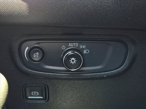 Used 2024 GMC Terrain SLE FWD image 15