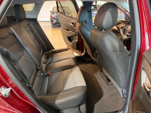 Used 2025 Chevrolet Trax LT w/ LT Convenience Package FWD image 36