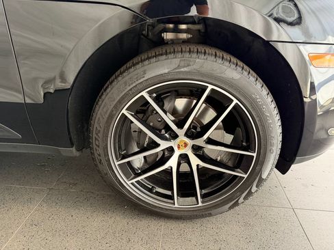 Certified 2026 Porsche Macan AWD/4WD image 13