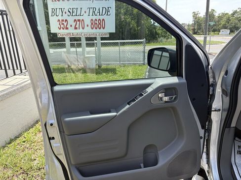 Used 2017 Nissan Frontier SV RWD image 7