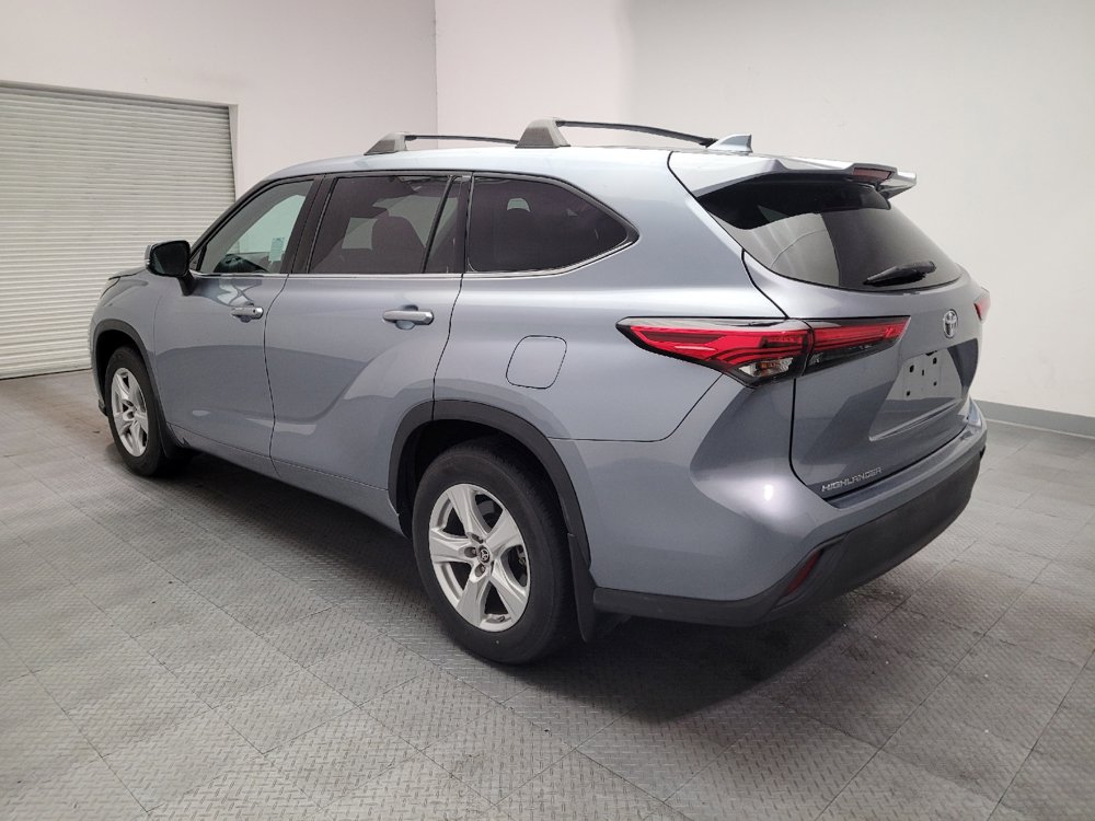 Used 2020 Toyota Highlander LE FWD image 5