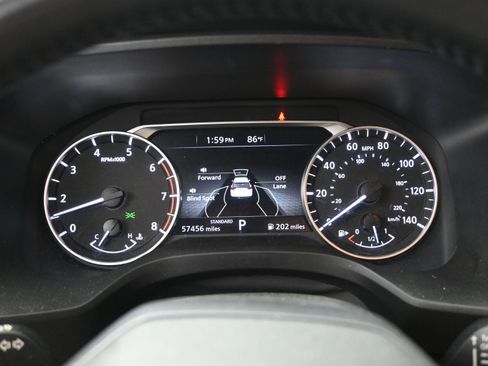 Used 2025 Nissan Rogue SV image 10