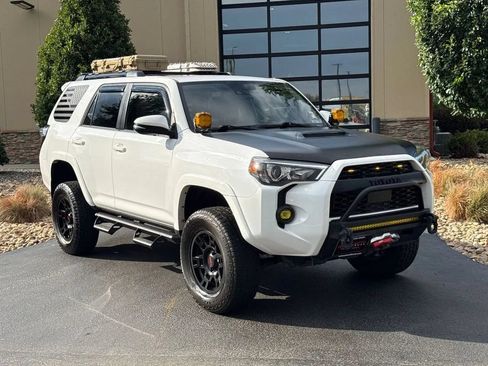 Used 2021 Toyota 4Runner TRD Off-Road Premium w/ Moonroof Package AWD/4WD image 3